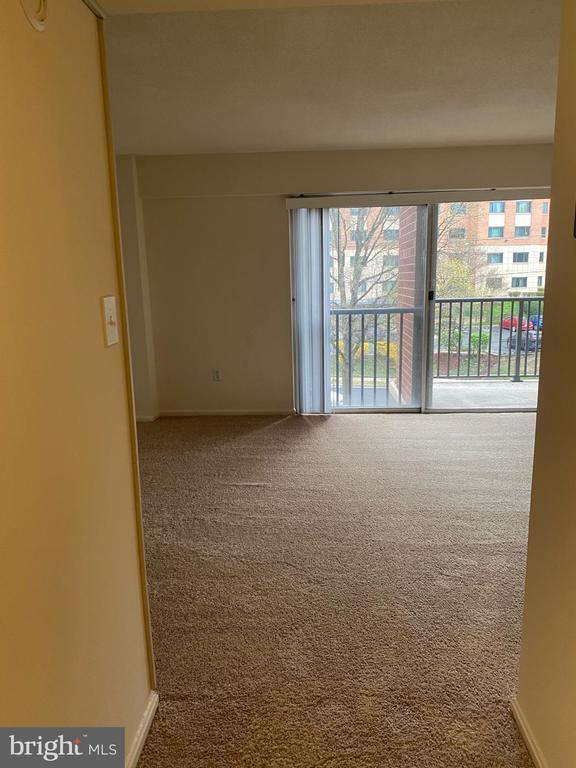 Building Photo - 1300 Army Navy Dr