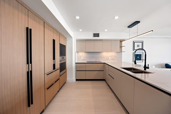 Foto del edificio - 9499 Collins Ave