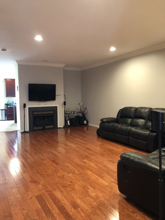 Building Photo - 40 Arbor Cir