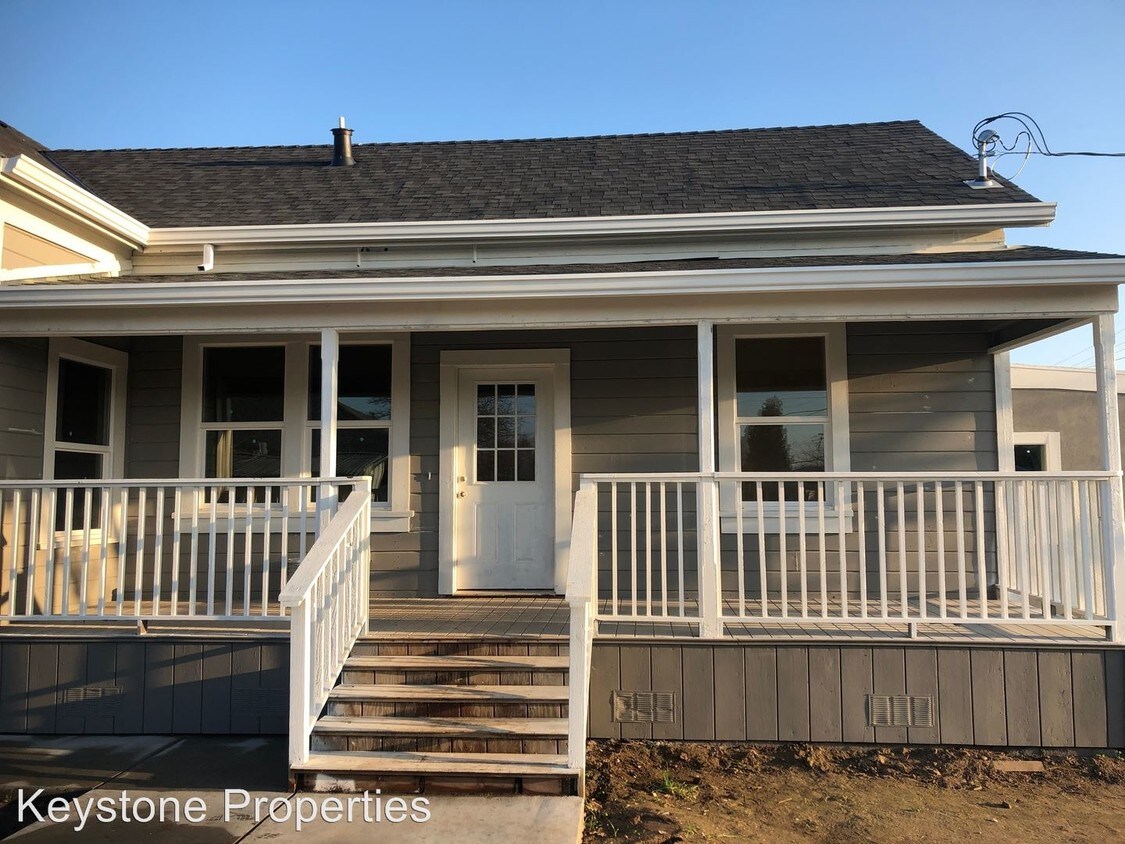 Primary Photo - 221 D St