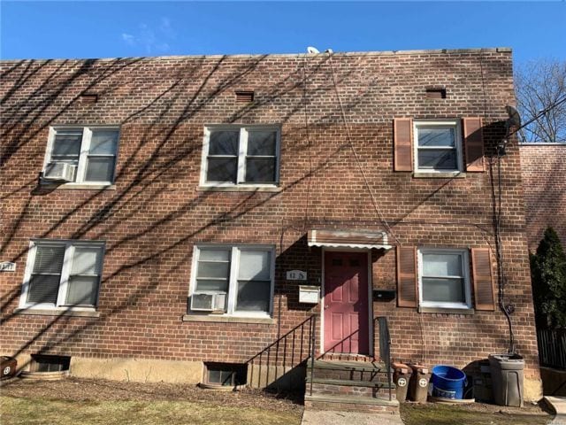 Primary Photo - 43-17 194th St