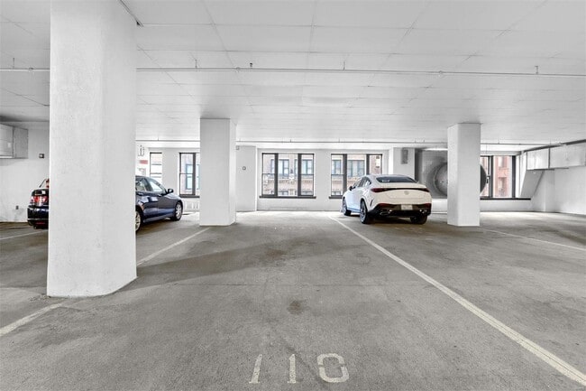 Building Photo - 915 Olive St
