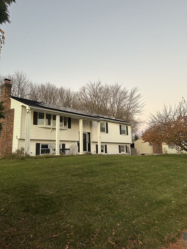 Building Photo - 29 Montano Rd