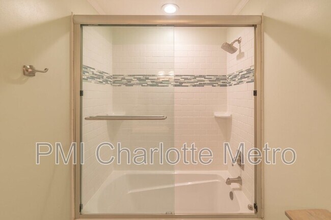 Foto del edificio - 1301 Pierson Dr