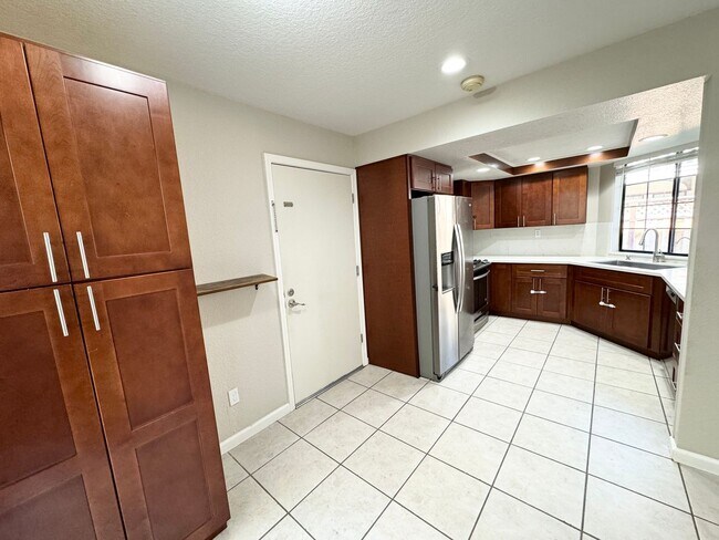 Building Photo - Perfect Shape Pleasanton Single Family Hom...