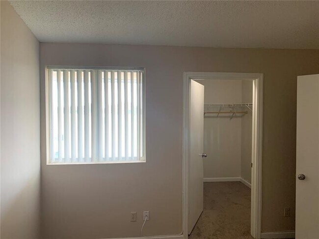 Building Photo - 9907 Westwood Dr