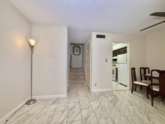 Foto del edificio - 11002 Hammerly Blvd