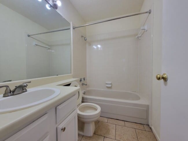 Building Photo - ***3 BEDROOM 2 BATH in Mesquite***
