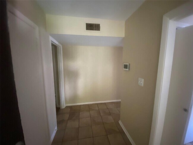 Foto del edificio - 2440 Price St