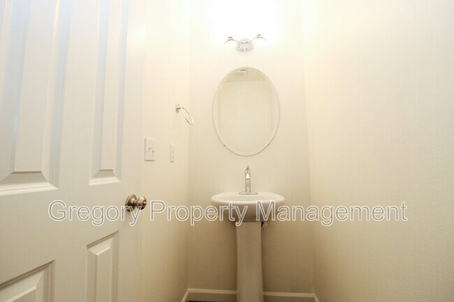 Foto del edificio - 432 201st Pl SW
