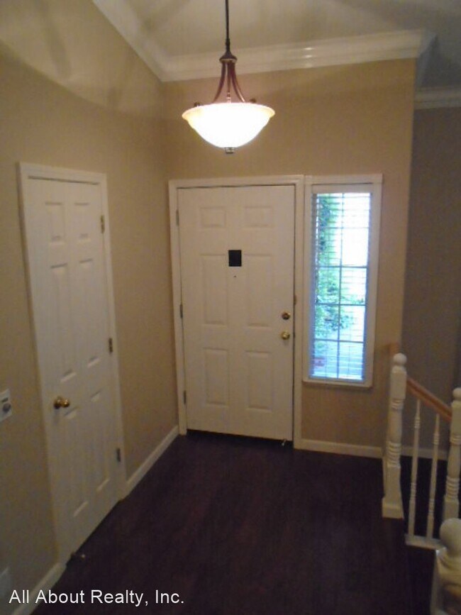 Building Photo - 3 br, 3 bath House - 309 BRADFORD COURT