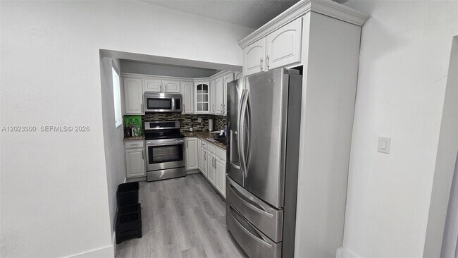 Building Photo - 2645 SW 90th Ave