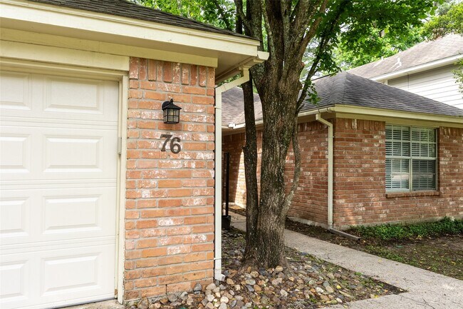 Foto del edificio - 76 Hickory Oak Dr