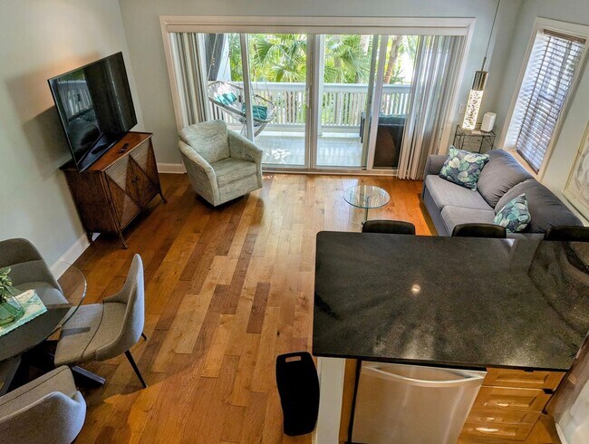 Foto del edificio - Elegant Old Town Condo - Your Key West Oasis