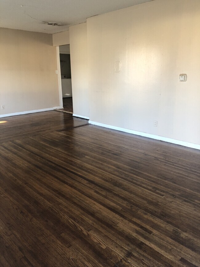 Foto del edificio - 3167 N Lansing Pl