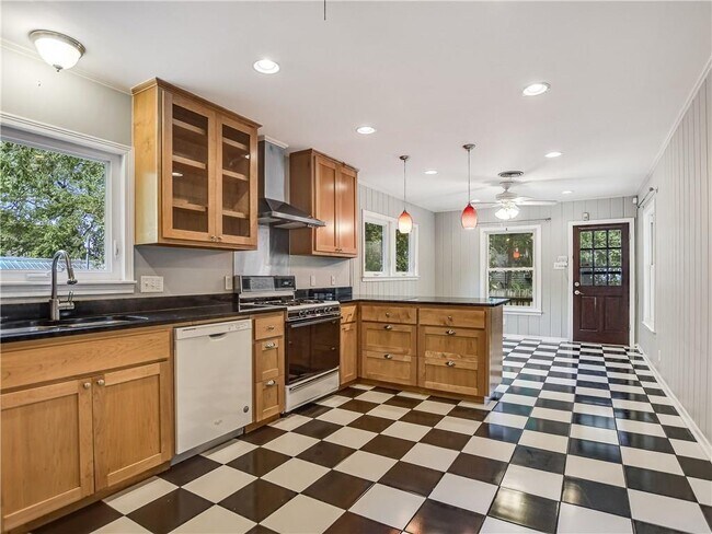 Building Photo - 2125 Glendale Pl