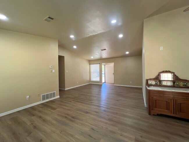 Building Photo - 3615 Teckla Blvd