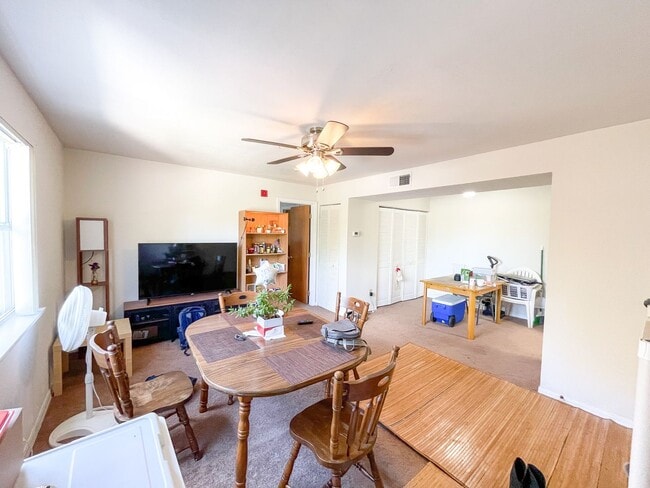 Building Photo - Campus Edge #913