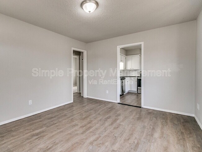 Foto del edificio - 4007 N Rockwell Ave