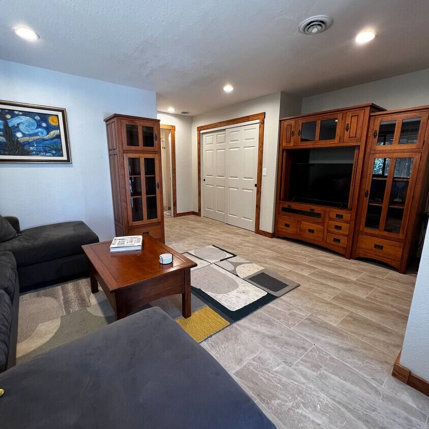 Foto del edificio - 14709 Powerline Rd