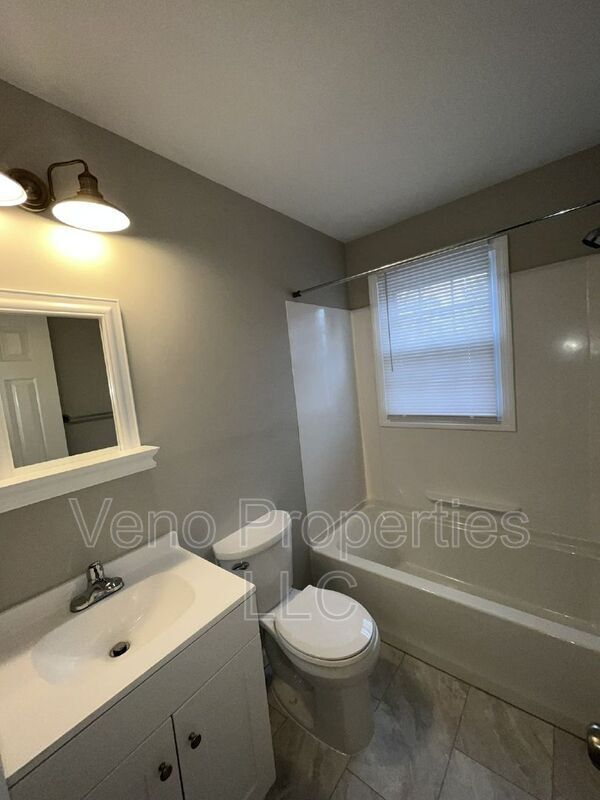 Foto del edificio - 9/11/13 Village Dr.