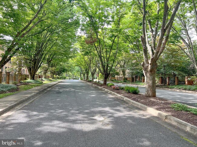 Foto del edificio - 11401 Commonwealth Dr