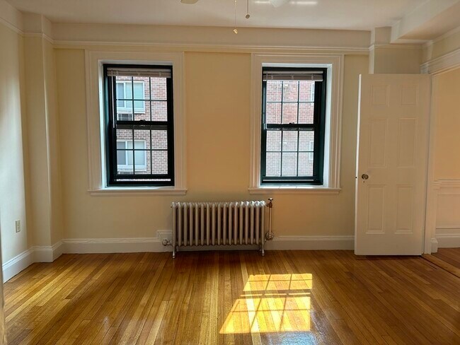 Building Photo - 126 Bowdoin St