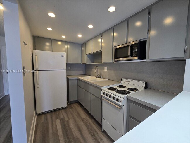 Foto del edificio - 1470 NE 125th Terrace