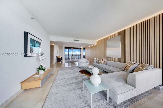 Foto del edificio - 1000 N Venetian Dr