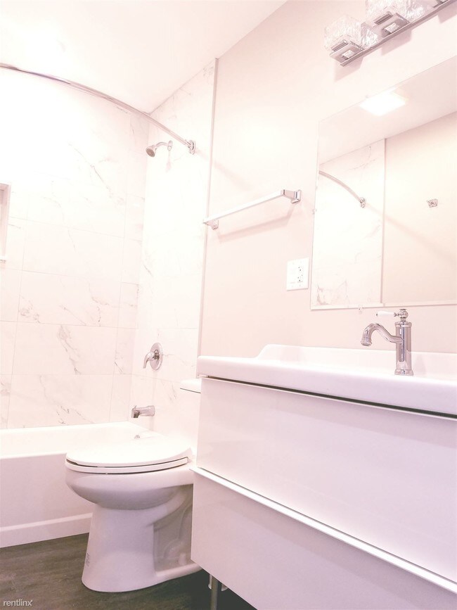 Building Photo - 3 br, 1 bath  - 2303 S Sacramento Ave