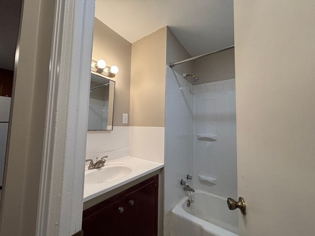 Foto del edificio - 170 Benton St