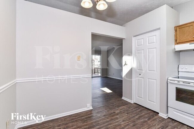 Foto del edificio - 5844 Timberlake Blvd