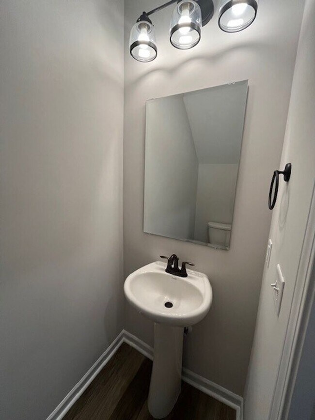 Foto del edificio - Brand New 3 bedroom 2.5 bath townhome in Leland area