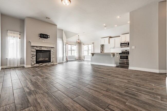Foto del edificio - 3401 Shutter Ridge Dr