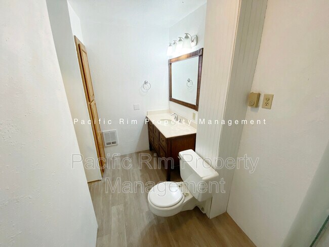 Building Photo - 14825 W Thorne Ln SW