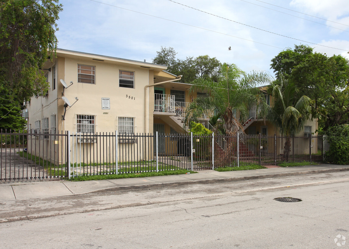 Foto principal - 3501 NW 3rd Ave