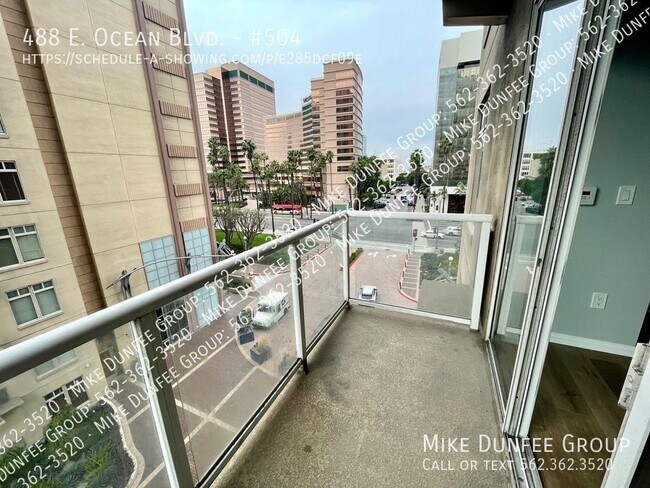 Foto del edificio - Upgraded One Bedroom Condominium at AQUA T...