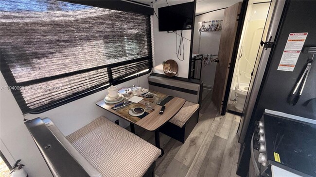 Foto del edificio - 19150 Flag Dr