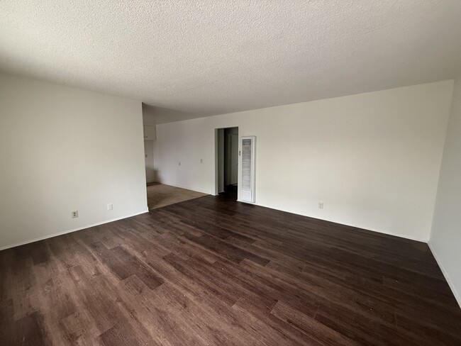 Building Photo - R02-130-MF