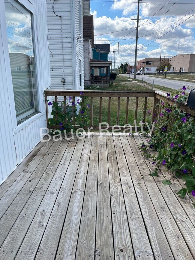 Foto del edificio - Large Four Bedroom Home