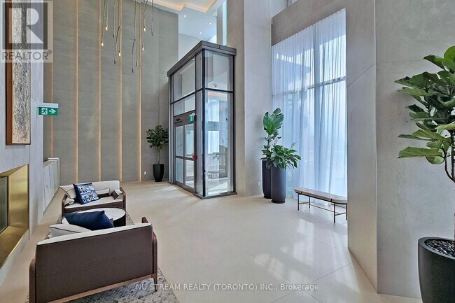 Photo du bâtiment - 1000 Portage Pkwy