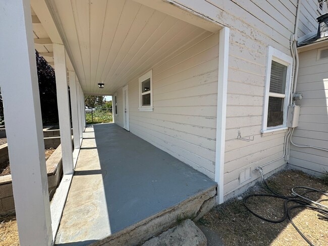 Building Photo - 1360 Delta Rd