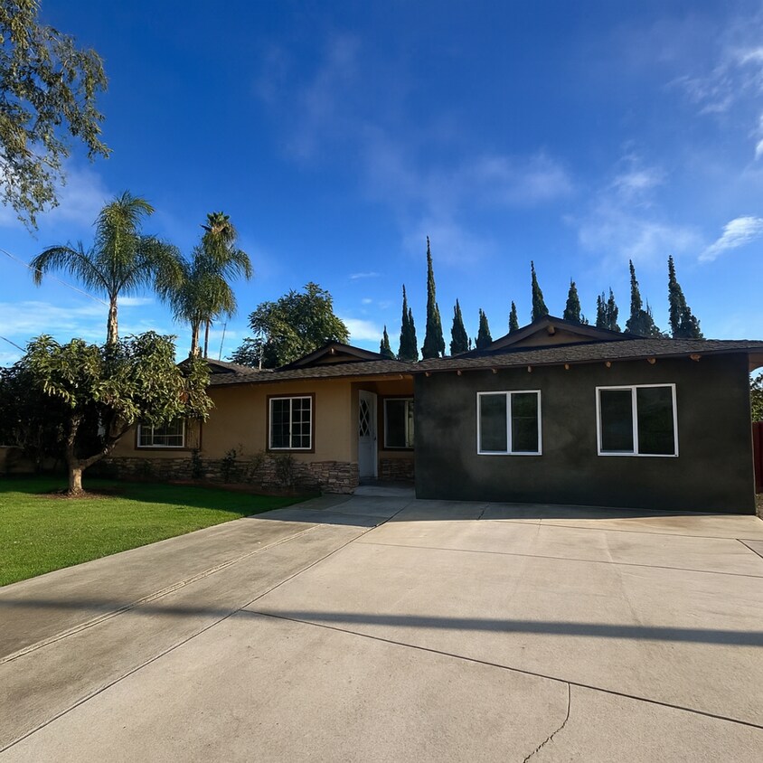 Single Story Home - Single Story Home