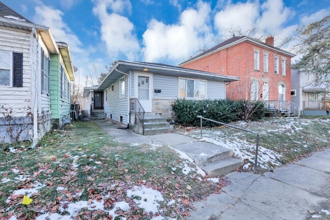 Foto del edificio - 1699 E Weber Rd