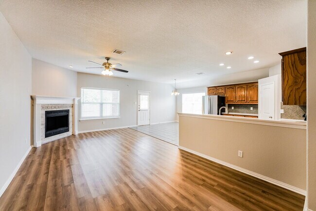 Building Photo - 1602 Sabine Dr