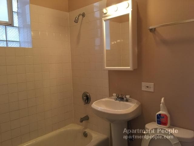 Foto del edificio - 2932 W Fulton St