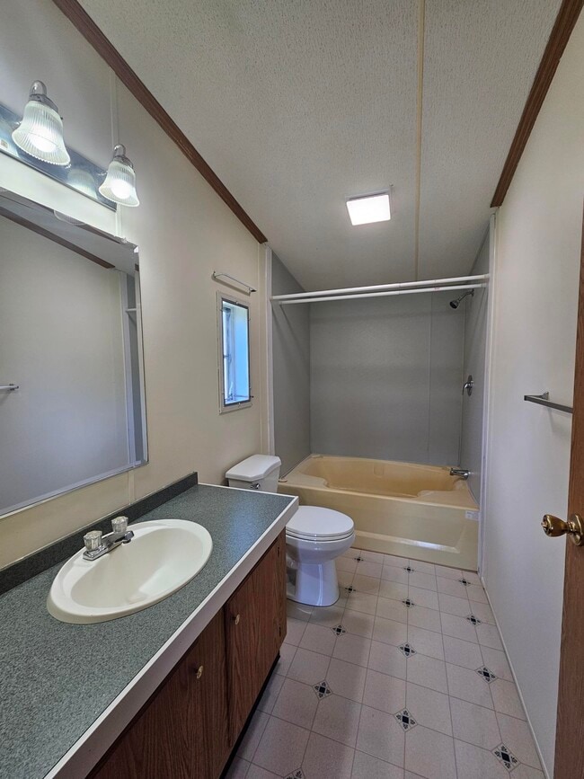 Building Photo - 27 Millstream Ct