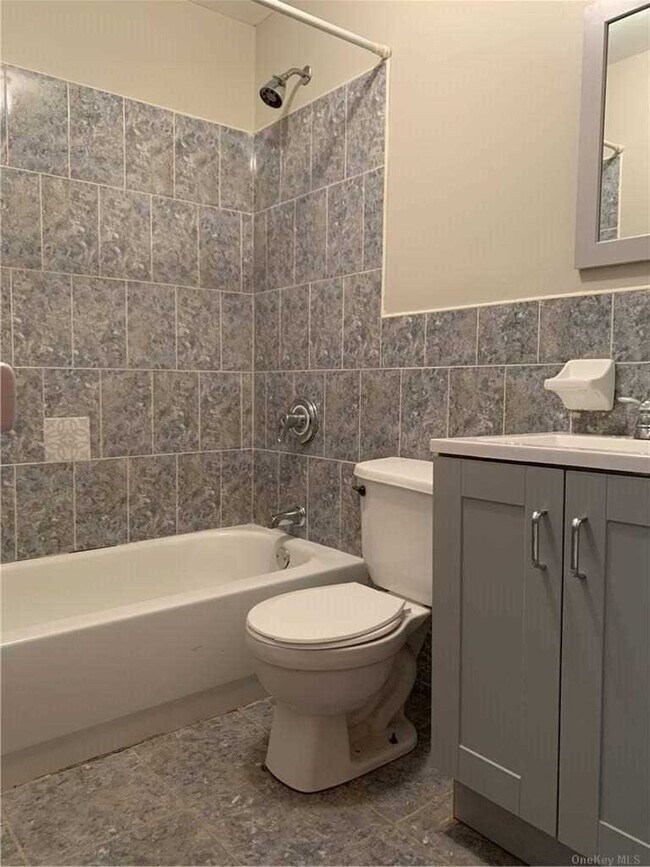 Building Photo - 1379 E 99th St