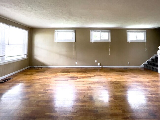 Foto del edificio - Hardwood Floors