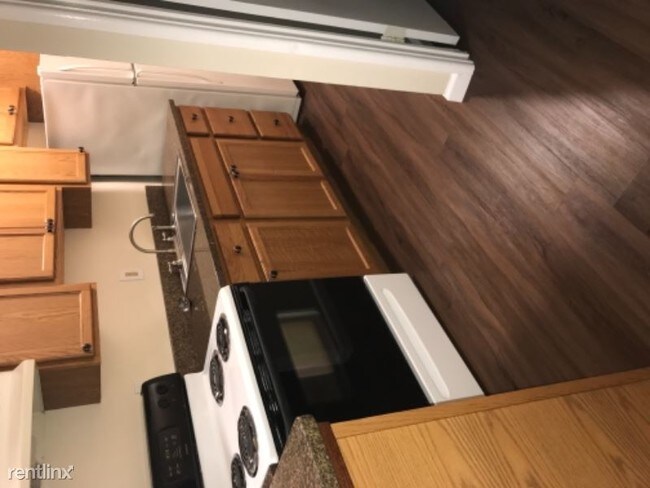 Building Photo - 387 Mill Rock Rd